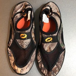 Outrageous Swim Shoes 5Y